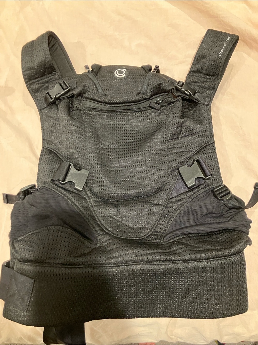Contours carrier in black
